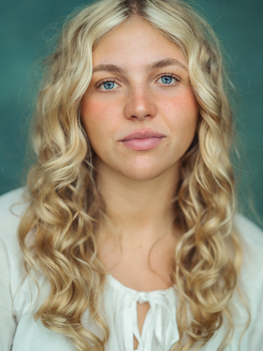 Amelie Tate 